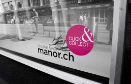 Manor Schaufenster mit Click und Collect sticker