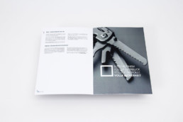 Broschuere fuer QBIC. Produktbroschuere. Layout und Gestaltung durch Mizko Design.